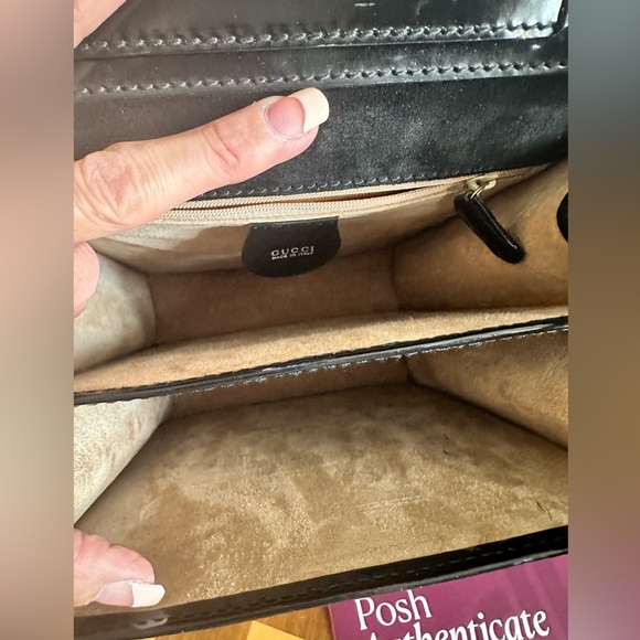 💃Gucci Lady Lock Patent Leather Messenger w/ Lock & Keys! 🔐 - Picture 10 of 16